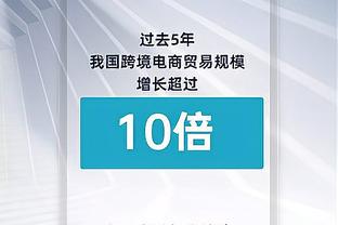 安静的美男子！小洛佩斯在雄鹿场边专心看书